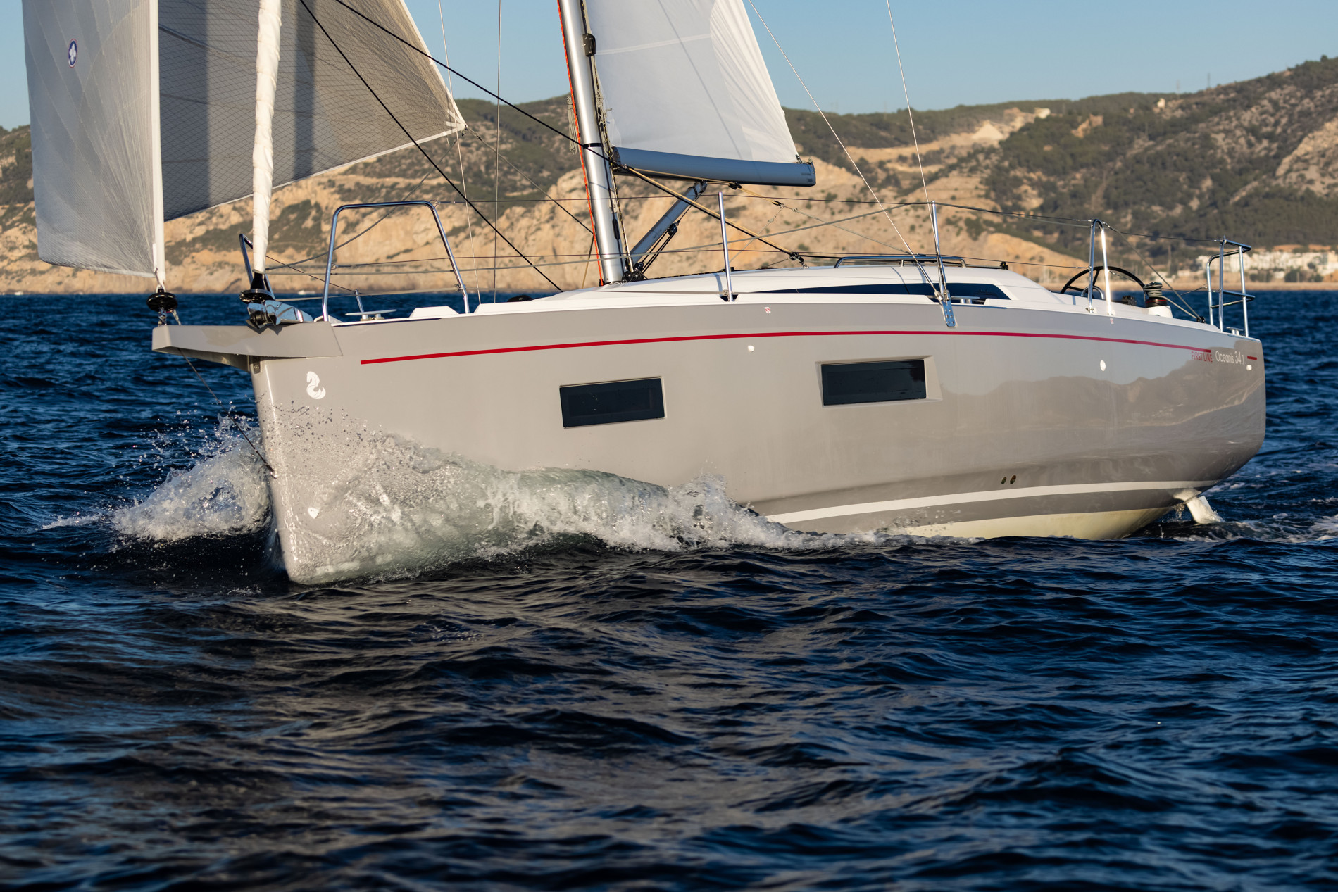 Oceanis 34.1 - Performance and Space